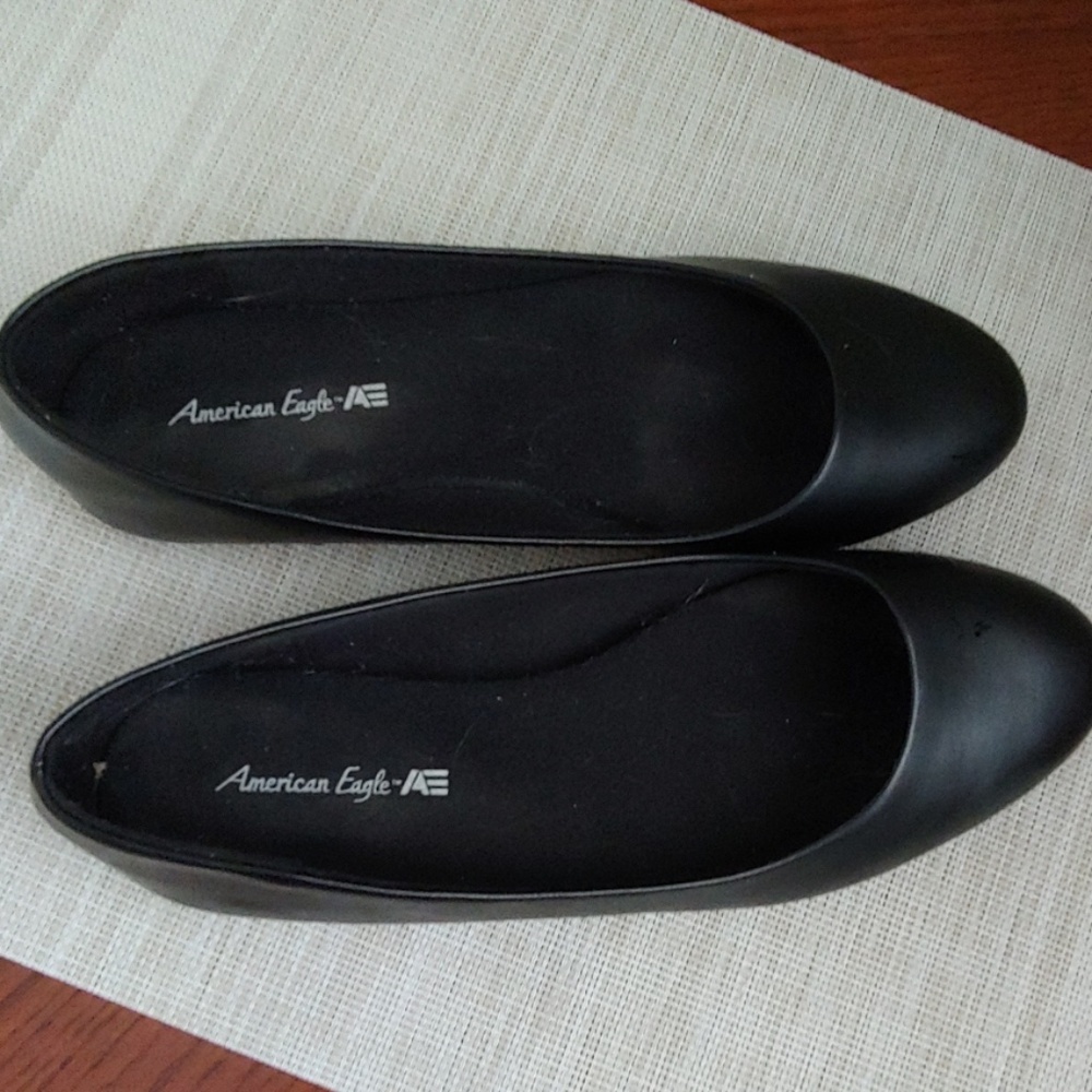 American Eagle 7.5 w black flats